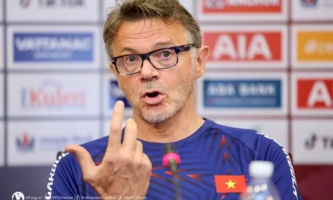 HLV Troussier gửi yêu cầu đặc biệt cho ngôi sao Việt kiều