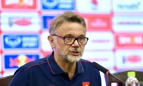 HLV Troussier: "Bóng đá Việt Nam chưa là gì ở châu Á"