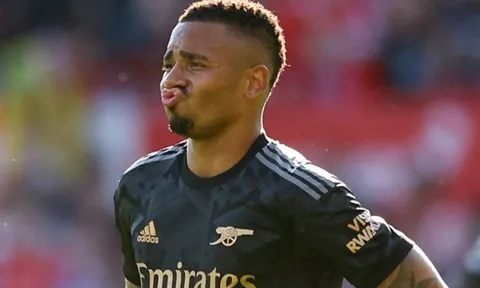 Arsenal nên bớt ủy mị