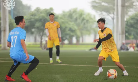 Cơn lốc đường biên tái xuất, HLV Troussier "mở cờ trong bụng"