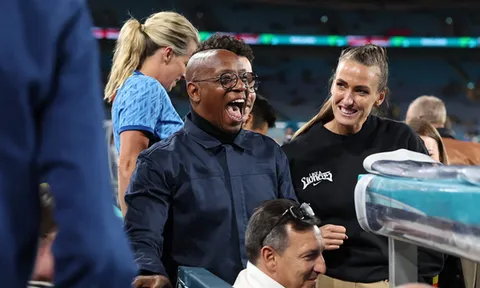Ian Wright không thể nhịn cười với đề xuất Maguire nha nhập Liverpool