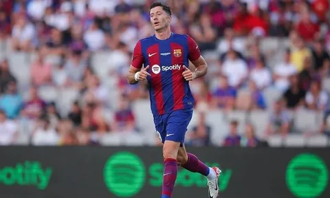 Lập công sau 2 trận tịt ngòi, Lewandowski "nhắc khéo" Xavi
