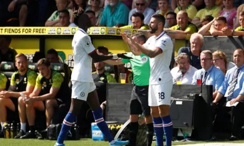 "Thật khó để ở lại Chelsea, tôi sẽ nói chuyện với Lampard"