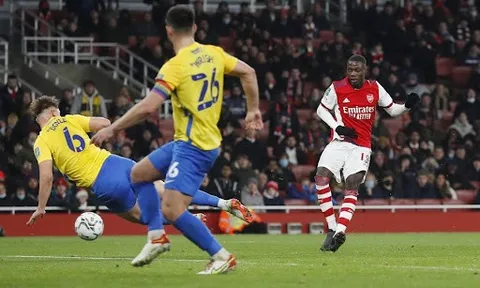 Bị hủy diệt, HLV Sunderland nói thẳng về đẳng cấp của Arsenal