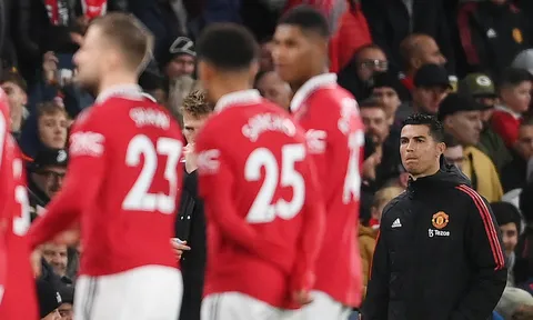 SỐC! Ronaldo hành xử vượt quá giới hạn sau khi bỏ xuống đường hầm