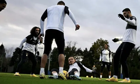 Hai tân binh cực chất cùng lúc xuất hiện trên sân tập Chelsea
