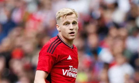 Thương vụ Van de Beek - Girona ngã ngũ