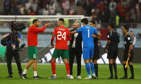 Thua Croatia, cầu thủ Maroc 'hỏi tội' trọng tài