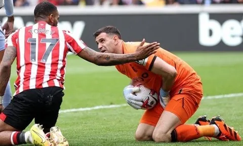 Courtois trả giá vì hành vi nổi loạn