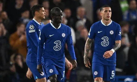 Đội Premier League đầu tiên xuống hạng sắp lộ diện