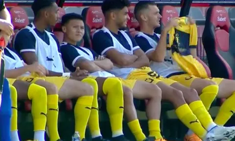 Quang Hải chật vật ở Pau FC: Về hay ở?