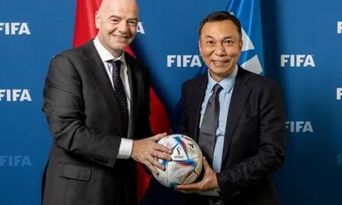 Chủ tịch FIFA trao cúp AFF cho Việt Nam hoặc Thái Lan