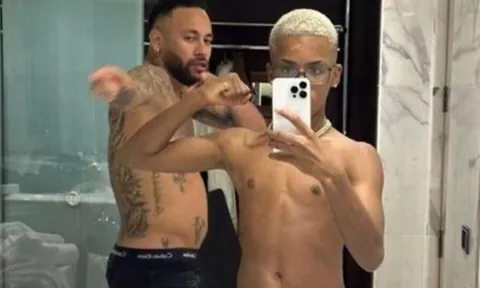 Vòng bụng gây chú ý của Neymar