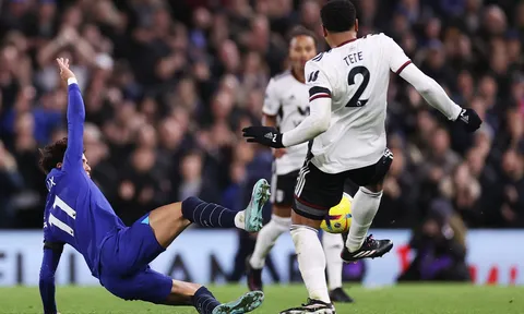 Choáng! Vào bóng nguy hiểm, Felix bị đuổi ngay trận ra mắt Chelsea