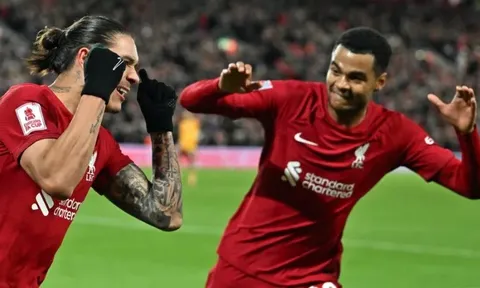 Bộ 3 sát thủ mới của Liverpool đã phát tiết?