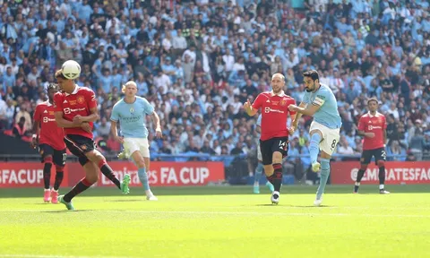 Điên rồ Ilkay Gundogan