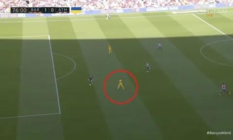 Lewandowski bị chỉ trích vì chơi ích kỷ trước Atletico