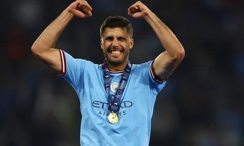 Man City nhận thưởng gần 300 triệu bảng sau cú ăn ba
