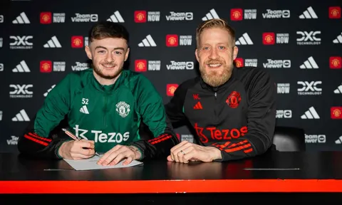 Man Utd công bố hợp đồng mới