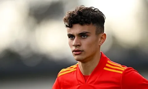 Con trai huyền thoại Man Utd có bến đỗ mới