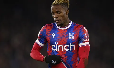 Zaha nhận đề nghị hấp dẫn để đối đầu Ronaldo