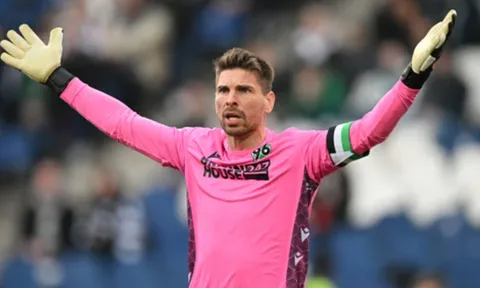 Xoay tua cho Alisson, Liverpool nhắm người cũ Man Utd