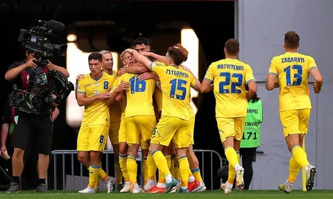 Zinchenko tỏa sáng, ĐT Anh đứt mạch toàn thắng
