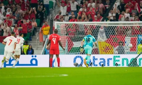 "Anh ta chuyền bóng trực tiếp cho tiền đạo của Chelsea"