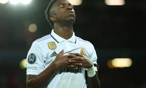 Sao Real ăn mừng như Ronaldo sau khi xé lưới Liverpool