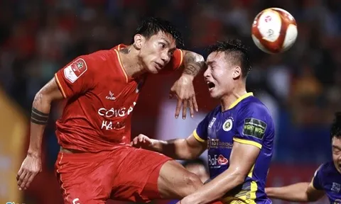 Việt Anh bầm mặt sau pha tranh chấp với Văn Hậu