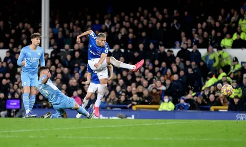 Cựu sao Tottenham xin lỗi Saliba