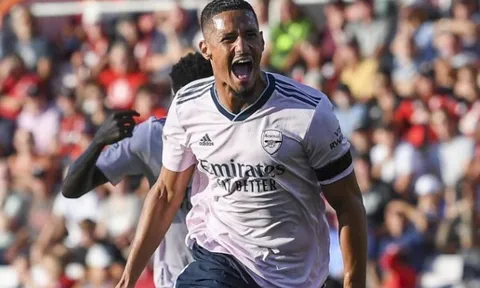 Mbappe gửi tin nhắn cho Saliba
