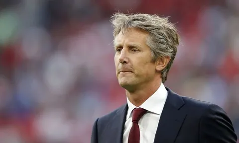 Van der Sar lý giải nguyên nhân Ajax chấp nhận bán hết cầu thủ giỏi