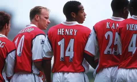 3 huyền thoại Arsenal: Ai là thương vụ vĩ đại nhất lịch sử Premier League?