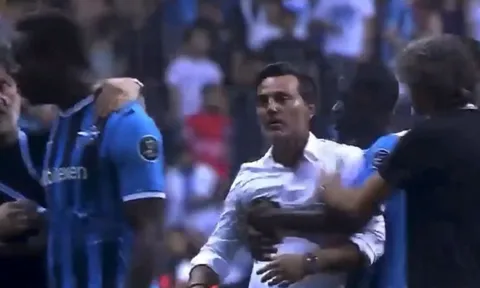 Balotelli lại tính 'tẩn' nhau với HLV