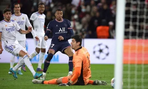 Courtois chỉ trích đồng đội: "Thật sự ngu ngốc"