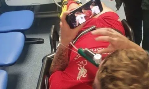Hành động khó tin của Elliott với Liverpool