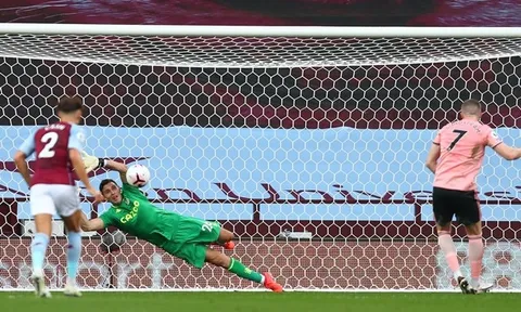 NHM Man Utd “phát điên” với pha cản phá penalty của Martinez
