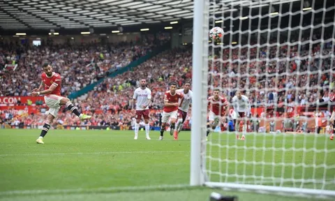 Man Utd giải thích quyết định sút phạt đền của Ronaldo và Bruno
