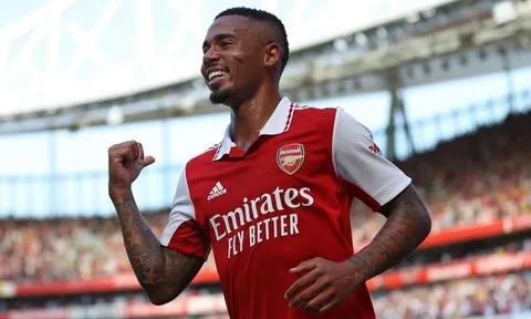 Ronaldinho nêu sự khác biệt của Jesus ở Arsenal và Man City