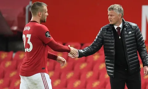 XONG! Đội hình M.U đấu Villa: 1 cái tên trở lại, lần đầu cho Van de Beek
