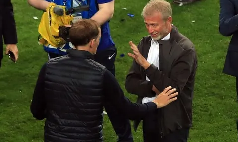 Carragher: M.U hãy cướp Tuchel từ tay Chelsea