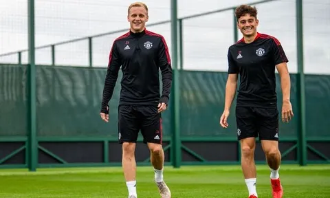 Tương lai không màu của Van de Beek tại Man Utd
