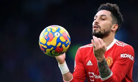 Ten Hag sắp đến, Alex Telles khẳng định 1 câu