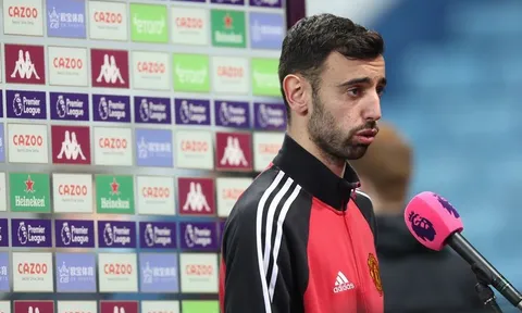 Rõ lý do Bruno Fernandes đôi co với trọng tài