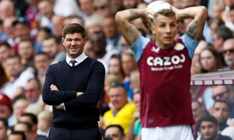 Gerrard phản ứng khi bị CĐV đội nhà la ó