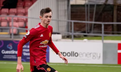 Manchester United chuẩn bị trình làng bản hợp đồng mới