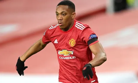 XONG! Rõ lý do Anthony Martial bị loại khỏi đội hình Man Utd