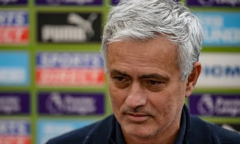 Mourinho nói thẳng về sức mạnh của M.U và nỗi lo... 11m