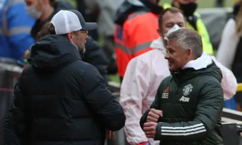 Solskjaer gây chiến với Klopp vì cơn hạn penalty của M.U